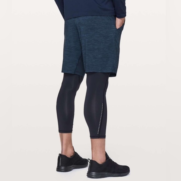 Lululemon Men Blue and Black Bermuda Shorts Size Small - Picture 2 of 9